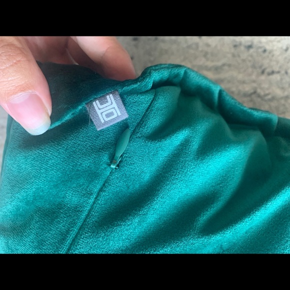 URBAN OUTFITTERS GREEN VELVET PILLOWS - Picture 4 of 8